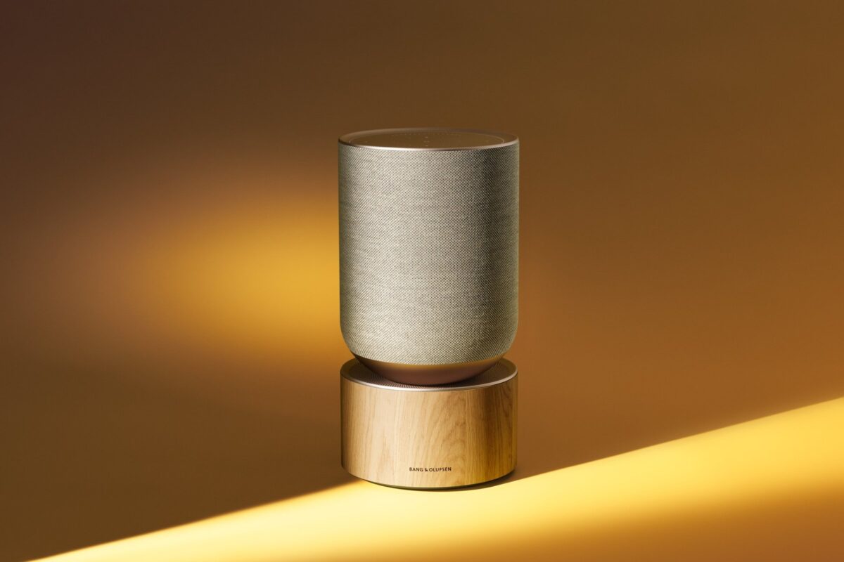 Beosound Balance in Natural Oak in strijklicht