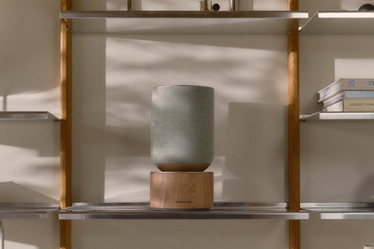 Beosound Balance in een open kast