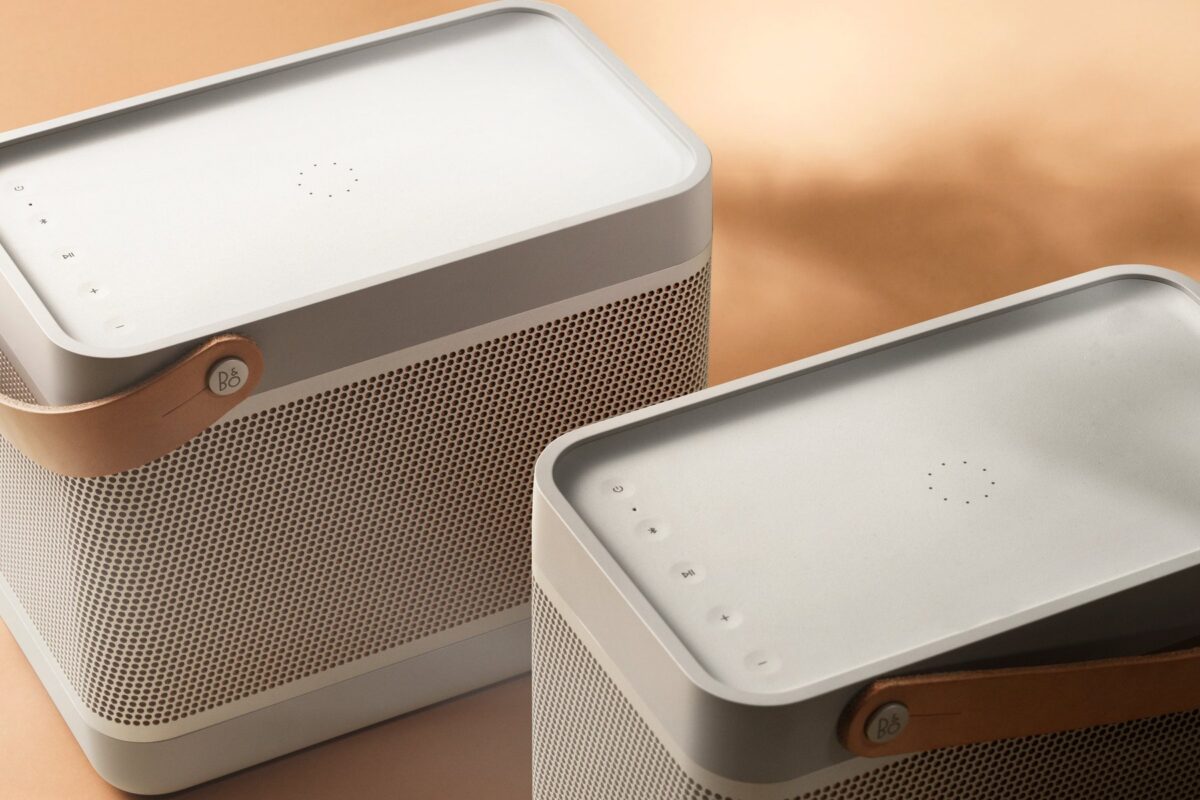 Twee Beolit 20 speakers in Grey Mist naast elkaar