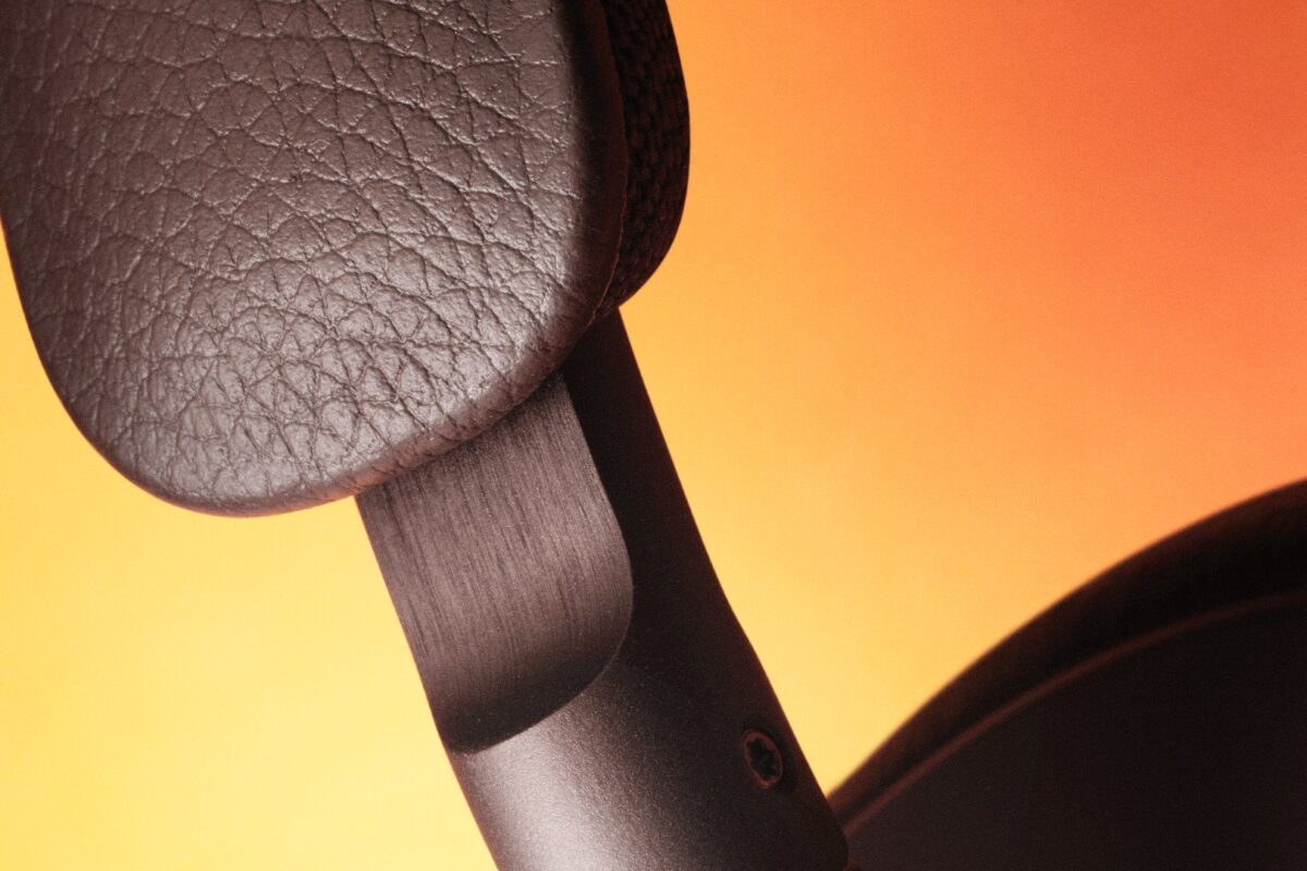 Hoofdband van lamsleer van de Beoplay H95, close-up