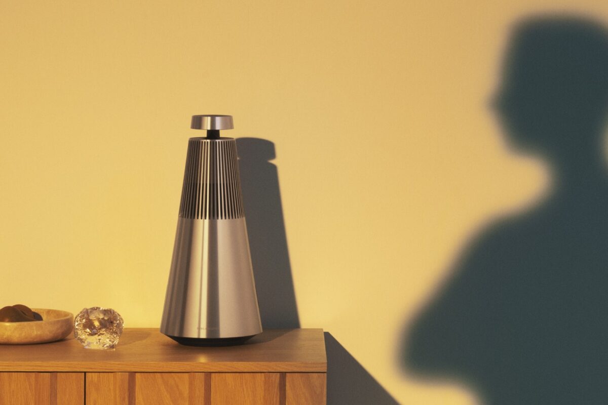 Beosound 2 op een dressoir in de zon